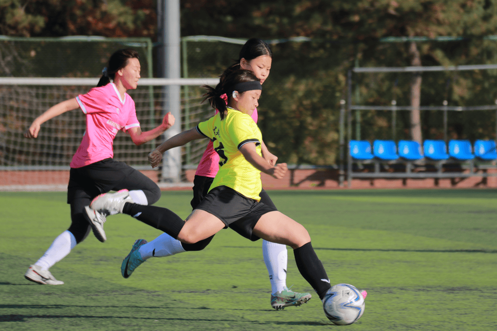 津门女足锦标赛开赛在即，球场上演精彩对决的简单介绍